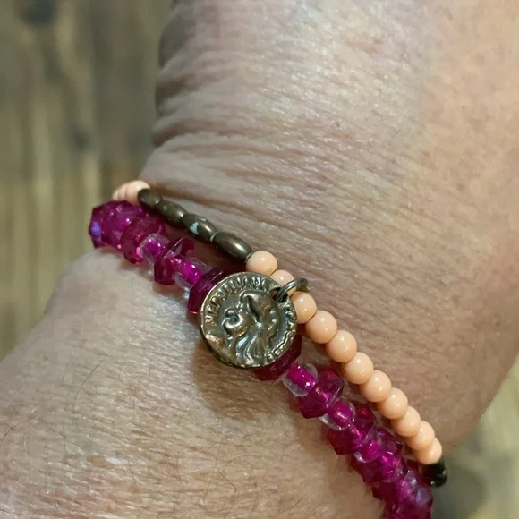 Two stretch bracelets - Picture 2 of 5